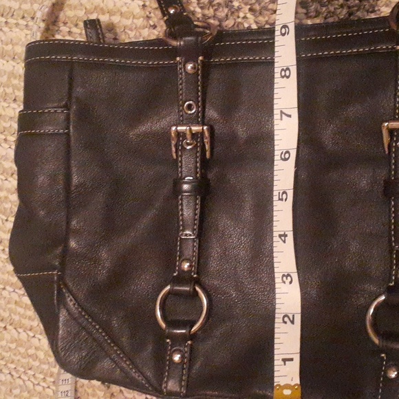 black coach shoulder bag - Picture 7 of 9